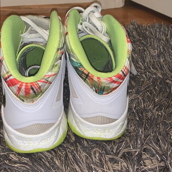 Lebron sneakers - Picture 3 of 8